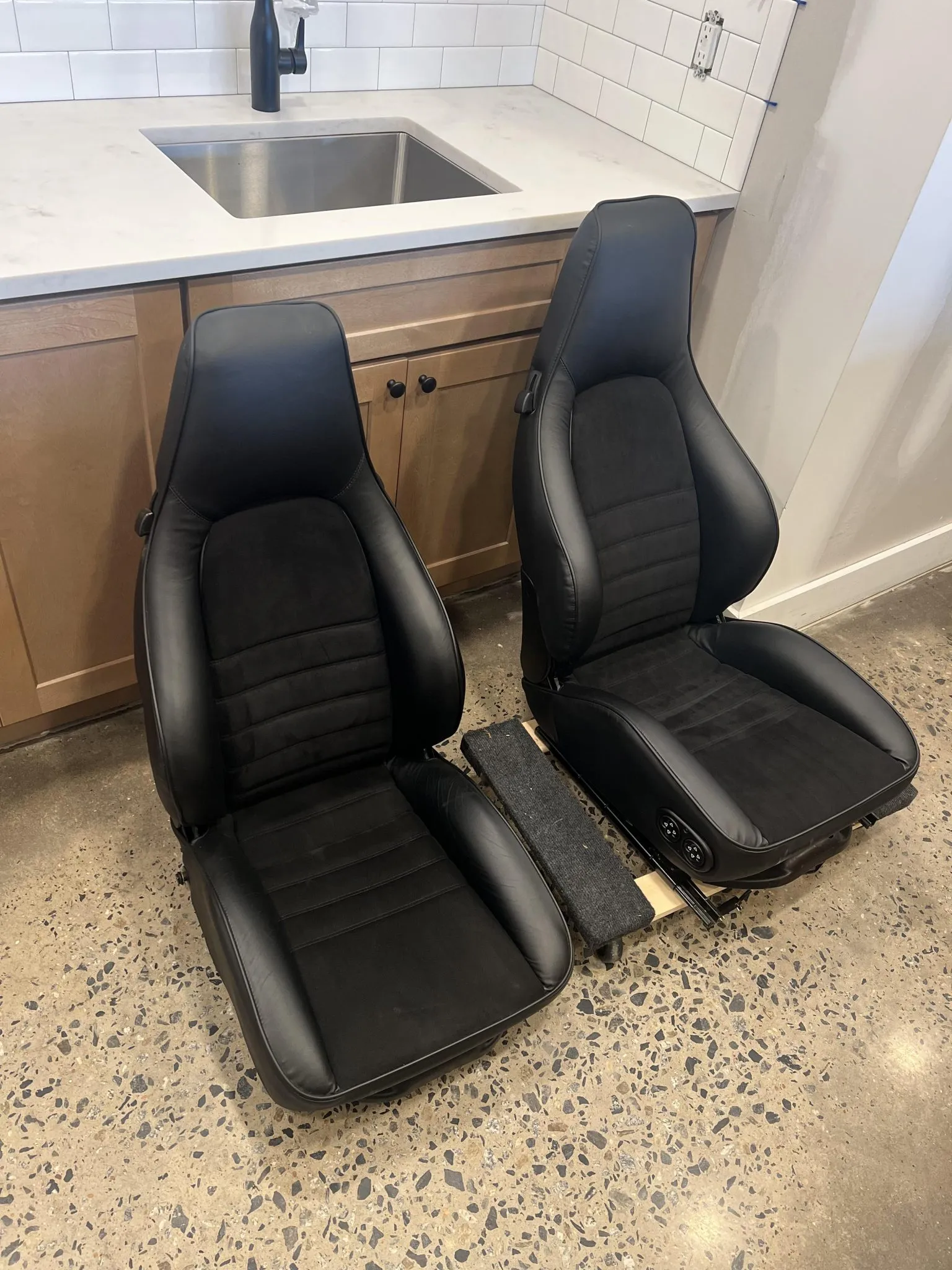 Recaro Sport Seats – Refreshed Black Leather & Alcantara - Image 6
